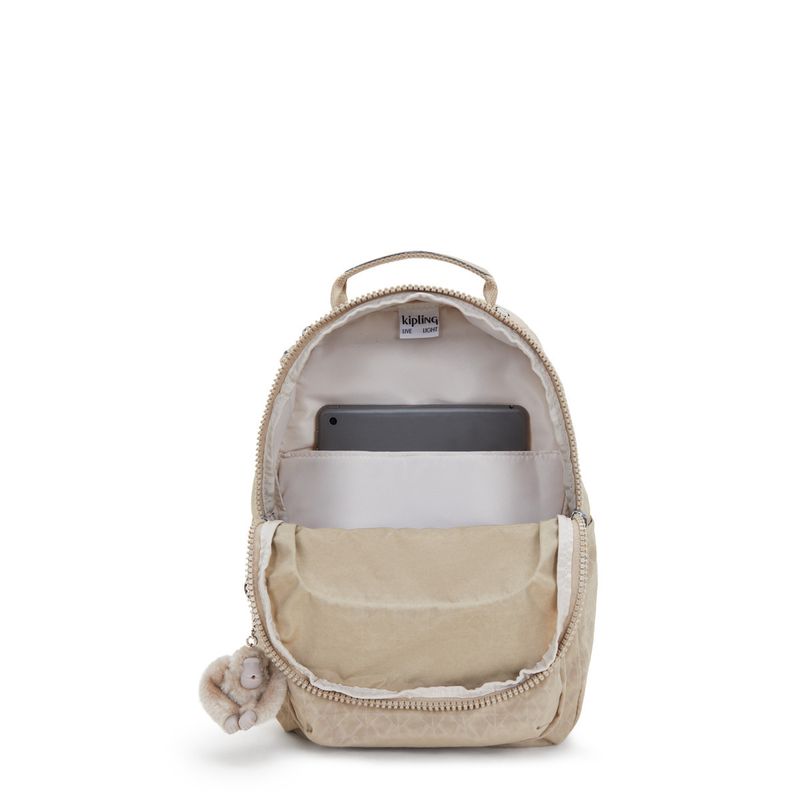 mochila-mediana-kipling-seoul-s-sign-beige-emb-ki378996a